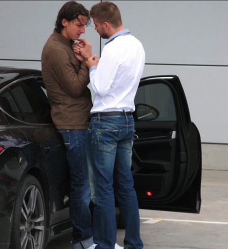 Zlatan Ibrahimovic and Gerard Piqué getting intimate